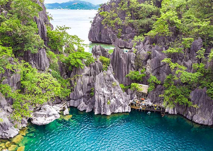 Barracuda Lake with impressive rock formations